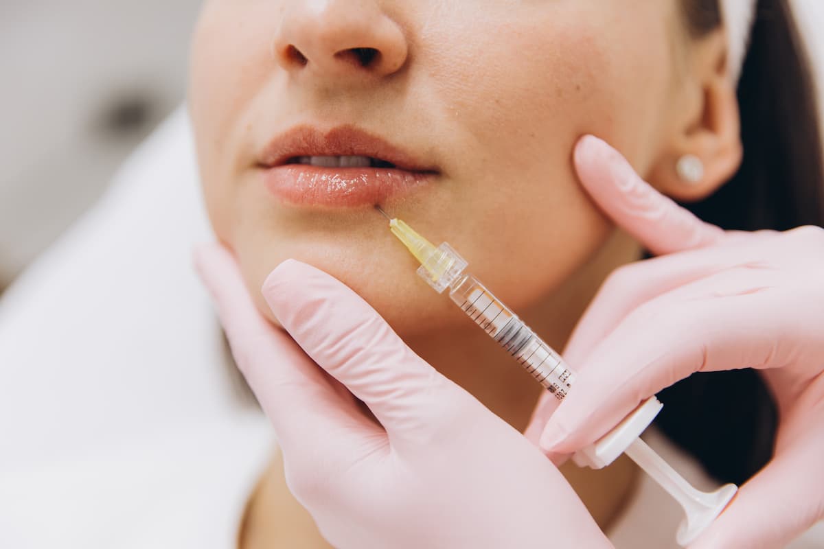 Acide hyaluronique : la demande explose chez les 30-50 ans en quête de naturel et de prévention